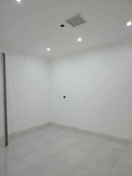 دارين  للبيـع طابو صرف المساحة 200م  علئ شارع عريض 20م
بناء حديث 2025فول مصمم باحدث التصاميم والديكورات والسقوف المغربية ونظام دكت تبريد مركزي  

المساحة الدار 100م طابق ونص يحتوي على   2غرف نوم وهول 2ومطبخ واستقبال وصحيات 2 درج داخلي  وكراج سيارة 

الموقع كركوك حي العسكري قرب مركز شباب موقع مميز على شارع عريض 
السعر 130مليون لكل دار مع المجال 
للاتصال  ***********
