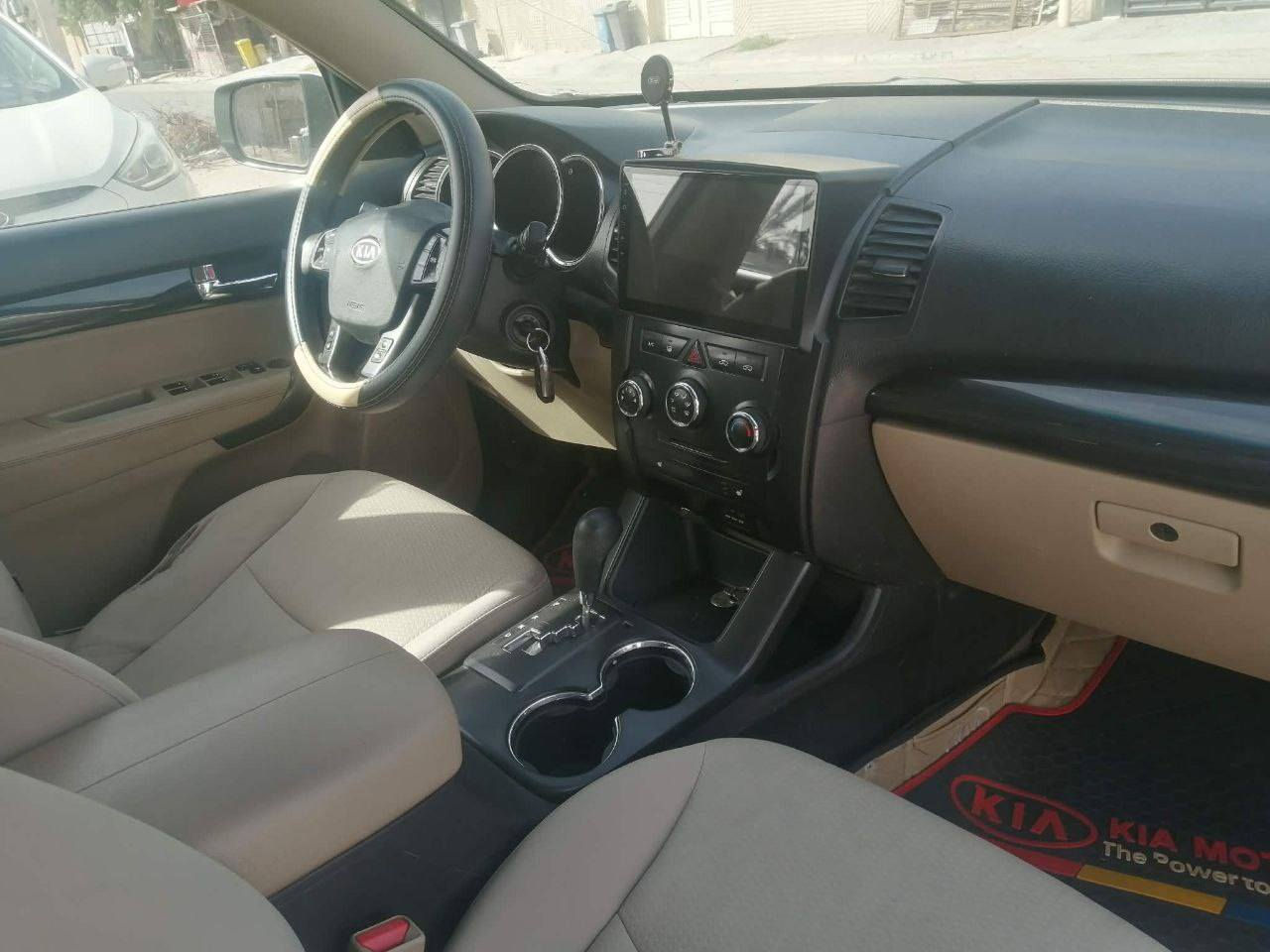 السلام عليكم ورحمة الله وبركاته.عندي سورنتو 2012 امريكيه حادث بسيط جاملغ وبنيد  صور الحادث وتس اب وبالعراق شخط اباب الصدر والباب الخلفية سياره جاهزه مكينه كير صدر تبريد السعر 115
***********
