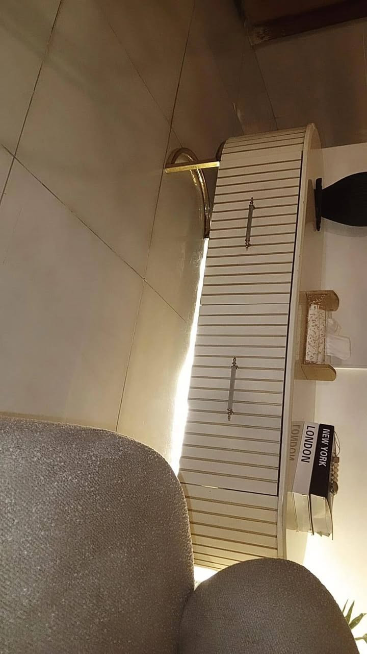ميز بلازمة وطبلة للبيع ما بيهن اي ضرر المكان الدورة الميكانيك السعر خاص


**إذا كنت صاحب هذا الإعلان وتريد حذفه لأي سبب، رجاءا أرسل رسالة إلى الدعم الفني**