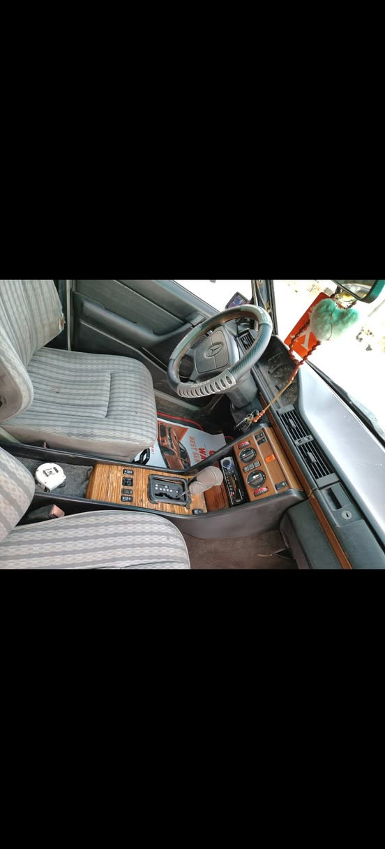 سلام عليكم مكان سياره كركوك..رقمها بغداد مشروع وطني شرط تحويل 
مارسدس دب موديل 90..VVT3000 بطه
كير محرك بل شرط صدر حداديه كهربائية كلها بل شرط
منظومه تبريد جديد شادلها عوزها فقط غاز...باتري  لايتات 3 الوان زنون جديد...غرفه جدديه موضحه بل صور.....ترايك بصره...سعرها 58وبي مجال للاستفسار *********** كركوك, العراق
