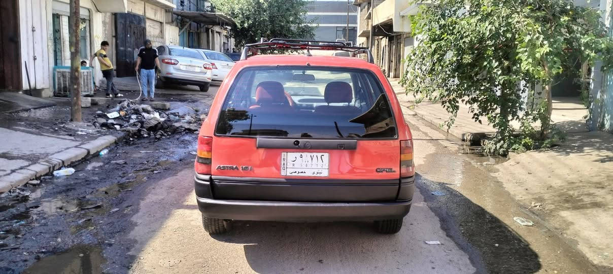 للبيع موديل 92 شرط التحويل بيها صبغ دوائر ودوسات والسقف مطوز اثر تقحيل الباقي شرط السعر 50 وبيها مجال عنوان موصل حي الميثاق تليفون ***********..
