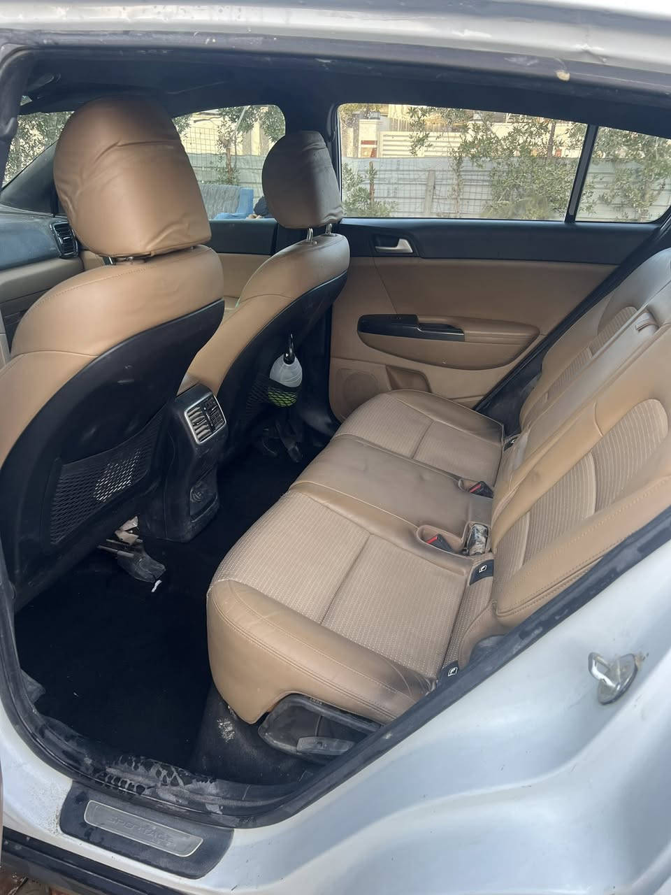 سلام عليكم 
سبورتج موديل 2018خليجي
سياره واكع عليه قماره مال بيت بيه صبغ
ماعدا البيبان والصندوك مامصبوغات الباقي صبغ بدون كص ولاتبديل شواصي لغود مكفولة تحويل مكفول مكان بغداد السعر 125
***********
