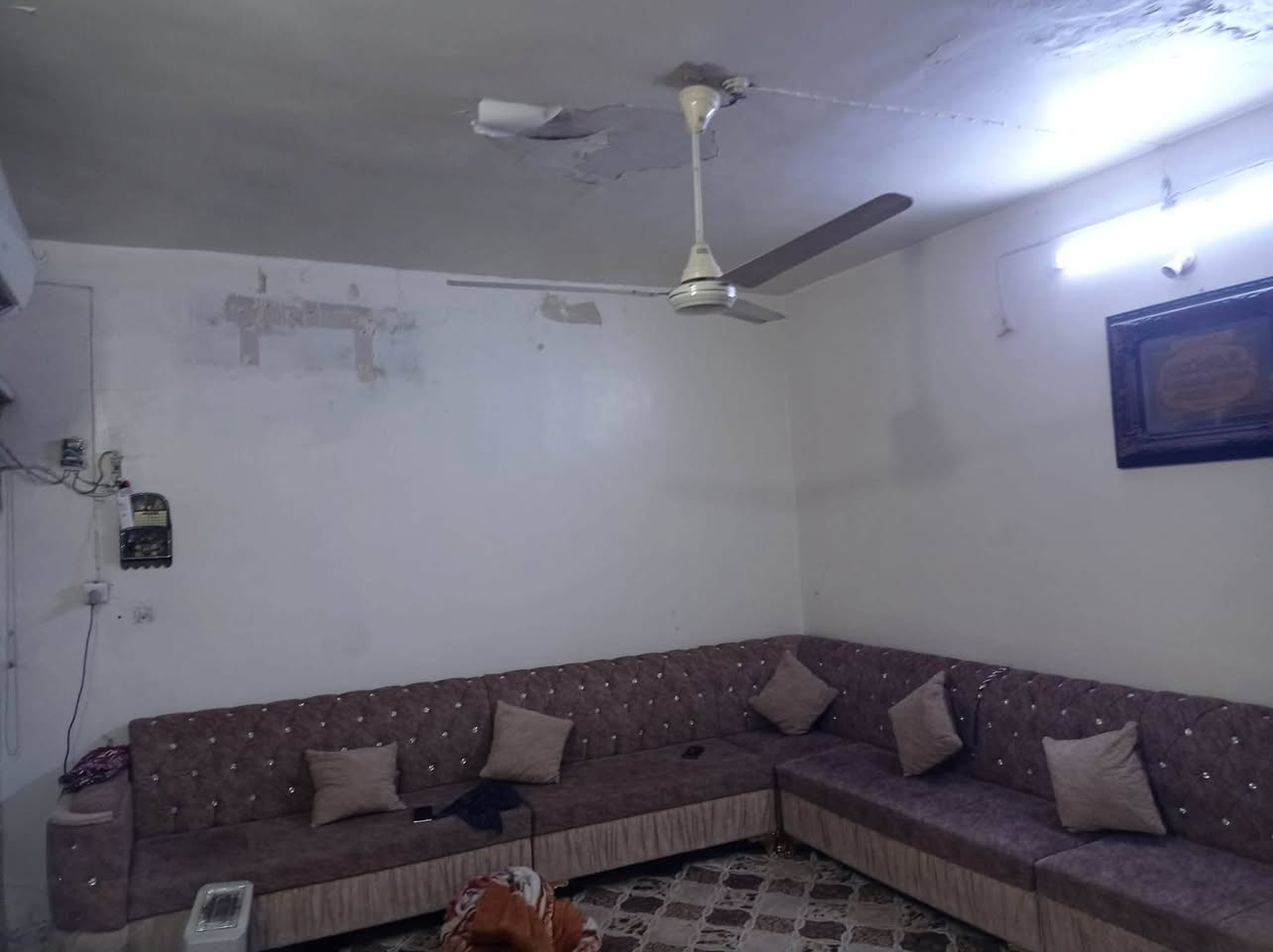 بيت للبيع ٢٠٠ متر طابو صرف
متكون من غرفتين نوم وهول واستقبال ومطبخ بارد وحار مع محل 
الموقع كركوك حي النصر الأولى على شارع ٢٠متر  قرب مستوصف النصر وجامع النصر وشارع الكوسترات السعر ١٣٧ وبي مجال شويه  للاستفسار الاتصال على الرقم ***********
