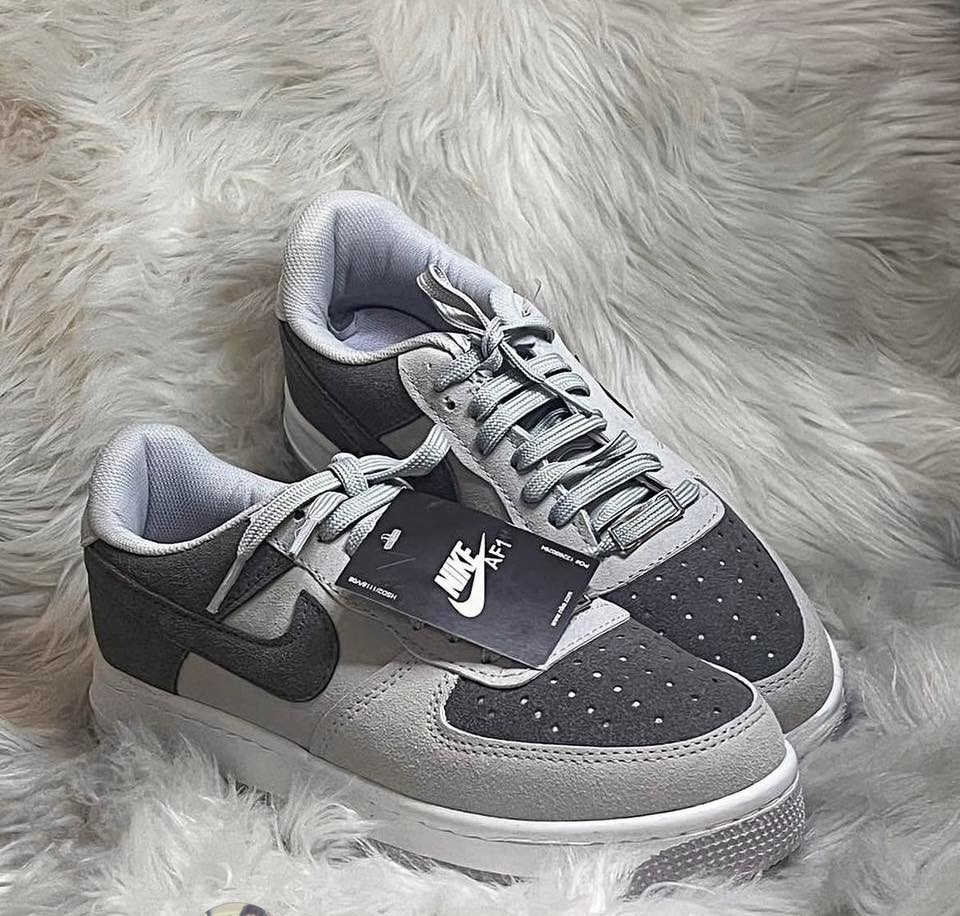 عروض العيد اخر قطع 
نايك اير فورس تركي درجه اولى 
توصيل داخل بسمايه مجاني 
سعر قطعه 12 قطعتين 20 
للحجز واتس اب ***********
