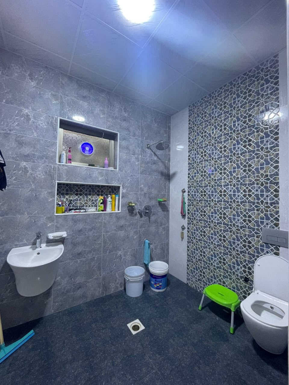 دار للايجار بناء حديث ٢٠٠ متر ركن .. كله مرمر .. مدخل منطقة اليرموك ( البو عيادة ) .. حاط الموقع بالصور .. بيه ٤ غرف نوم واجهة البيت كبيرة ٢٠ متر .. للتفاصيل ***********
