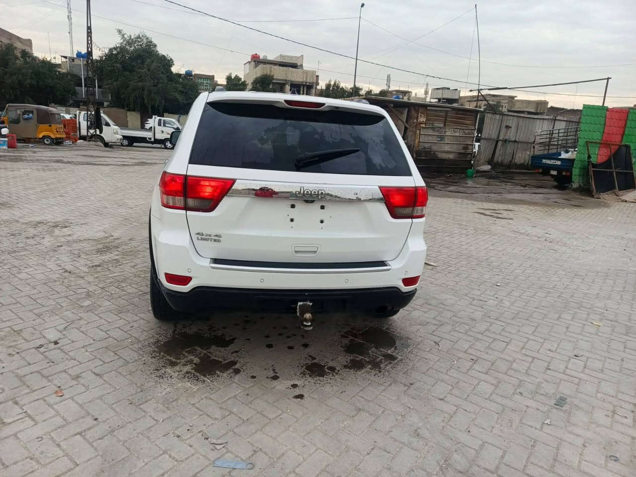 عليكم شباب جيب موديل 13، فول مواصفات للاخير وارد امريكي حادث شاملغ وبنيد بدون دواخل وهنا بالعراق  وهنا بالعراق قطعتين صبغ بدون داخل كفاله سياره من الدواخل مكاني بغداد رقم بغداد السياره وباسمنا تحويل مباشر مدينه الصدر عارضها 153 وبيها مجال للشراي سياره حتى منظومه غاز منظومه جديده واصليه مال غاز هذا رقم التليفون ***********
