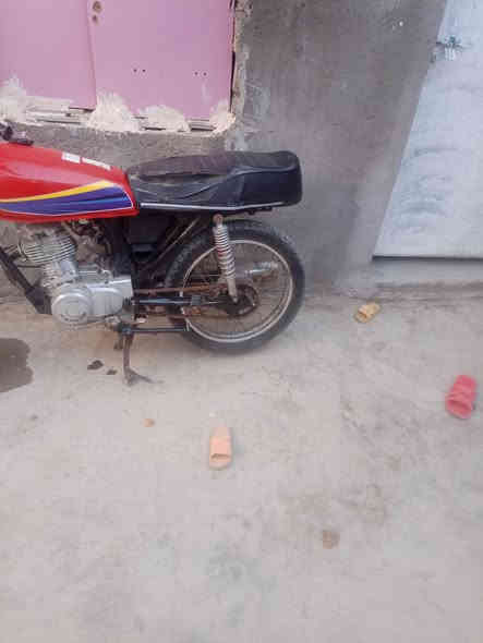 سلام عليكم دراجه لبيع كلك كلك مكينه خير من الله دراجه شلعه فول السعر 300وبيه مجال حق الجيه المكان ناصريه حي الشهداء ***********
