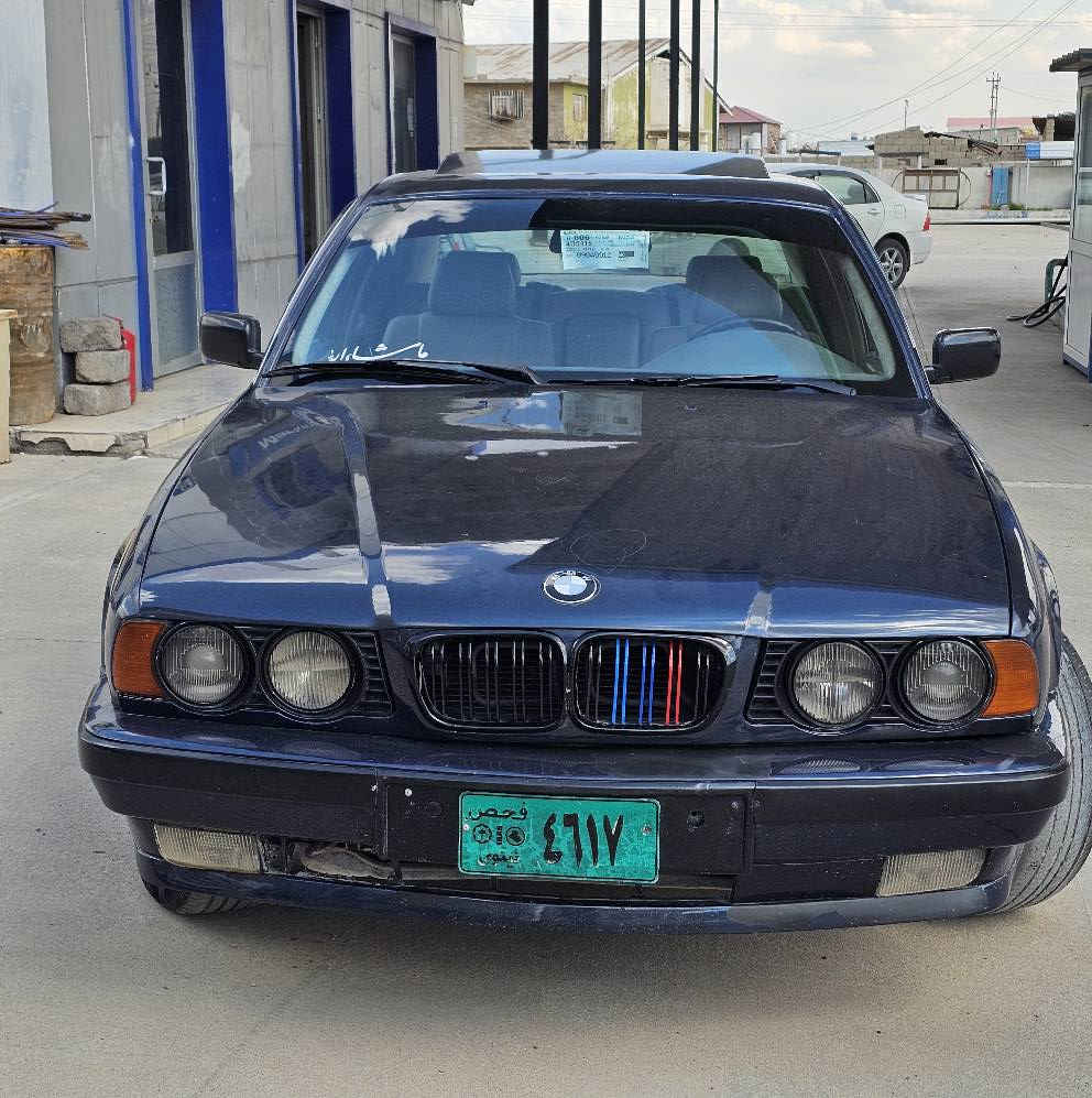 بی ئێم مودێل 1991 520مەکینە فەل سەنوی کەسکە تحویلو وەکالەبەشەرت سبوخ عامە لۆجوانی بێ لێدان گێرومەکینەو تەقەورەقەی بەشەرتە سعری 30کەمێک مەعامەلە *********** أربيل, العراق
