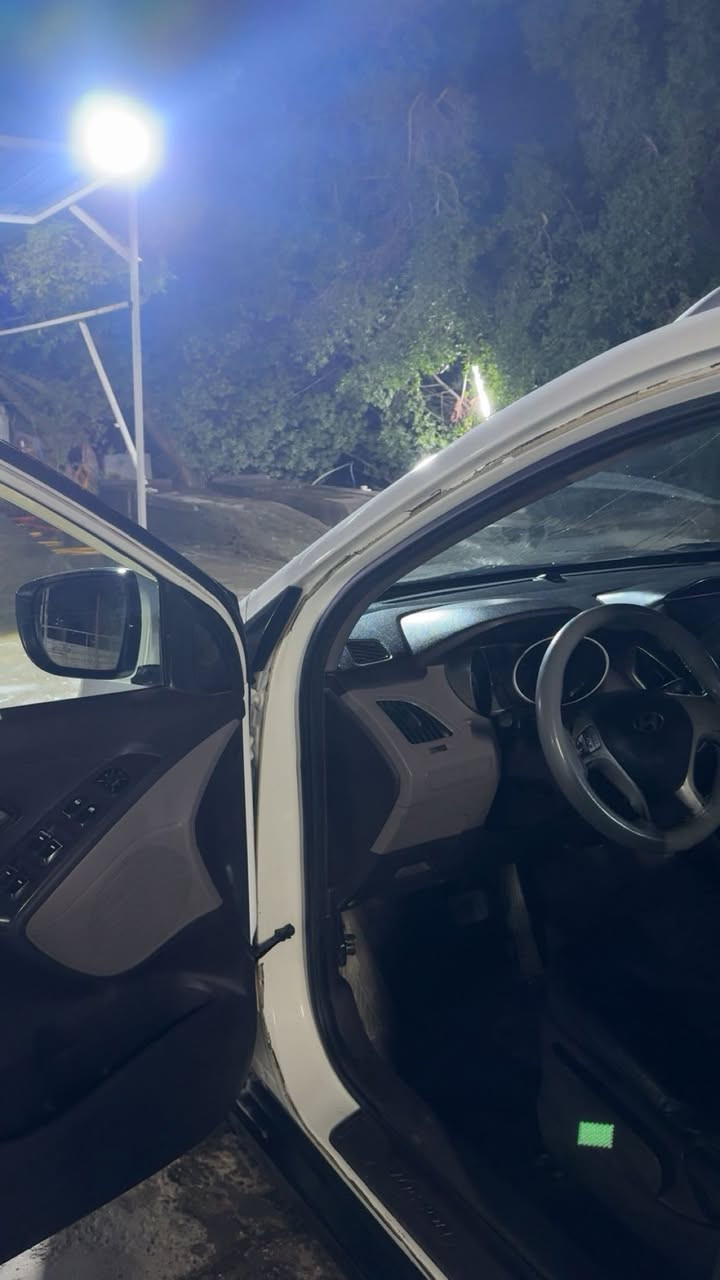 سلام عليكم توسان موديل 2013 خليجي بيها حادث قبغ جنطه اهنا بلعراق وصبغ عام جماليه كير محرك مكفولات ومحرك 2000 ومواصفات السياره شاشه تحكم ستيرن كامرا خلفيه بنوراما مكان السياره بغداد  السعر 120 وبيها مجال 
رقم التلفون ***********
