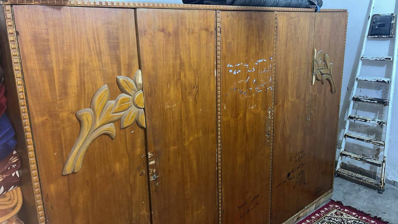 كنتور البيع  5 ابواب البابين اثنين كبار وحده مفرده الي بل نص  صاج عراقي بحاله جيده ناقصه فقط صبخ و قفاله جددد ضهر مالته بحاله ممتازه مكاني بغداد شارع حيفا رقمي *********** 

سعرة 100
