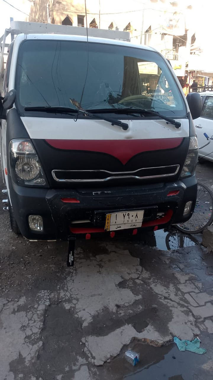 @السلام عليكم  عندي كيه بنكو.  موديل ٢٠١٣  سياره  فحل. مكفوله  من ضربه وصبغ.  محرك مسكر بلادي  ٦ كير اصلي 
مواصفات كشن تفئه. مع دركه هم تفئه   مري شفط. 
محور تايرات ١٤ ويل امامي  ياباني. اصلي. 
كير مكينه  وتبريد كله مكفول وشغال. 
كفاله سياره بدون صبغ. 
سعر مطلو. ٩٩ ورقه  موجوده سياره بغداد. الحريه 
***********
