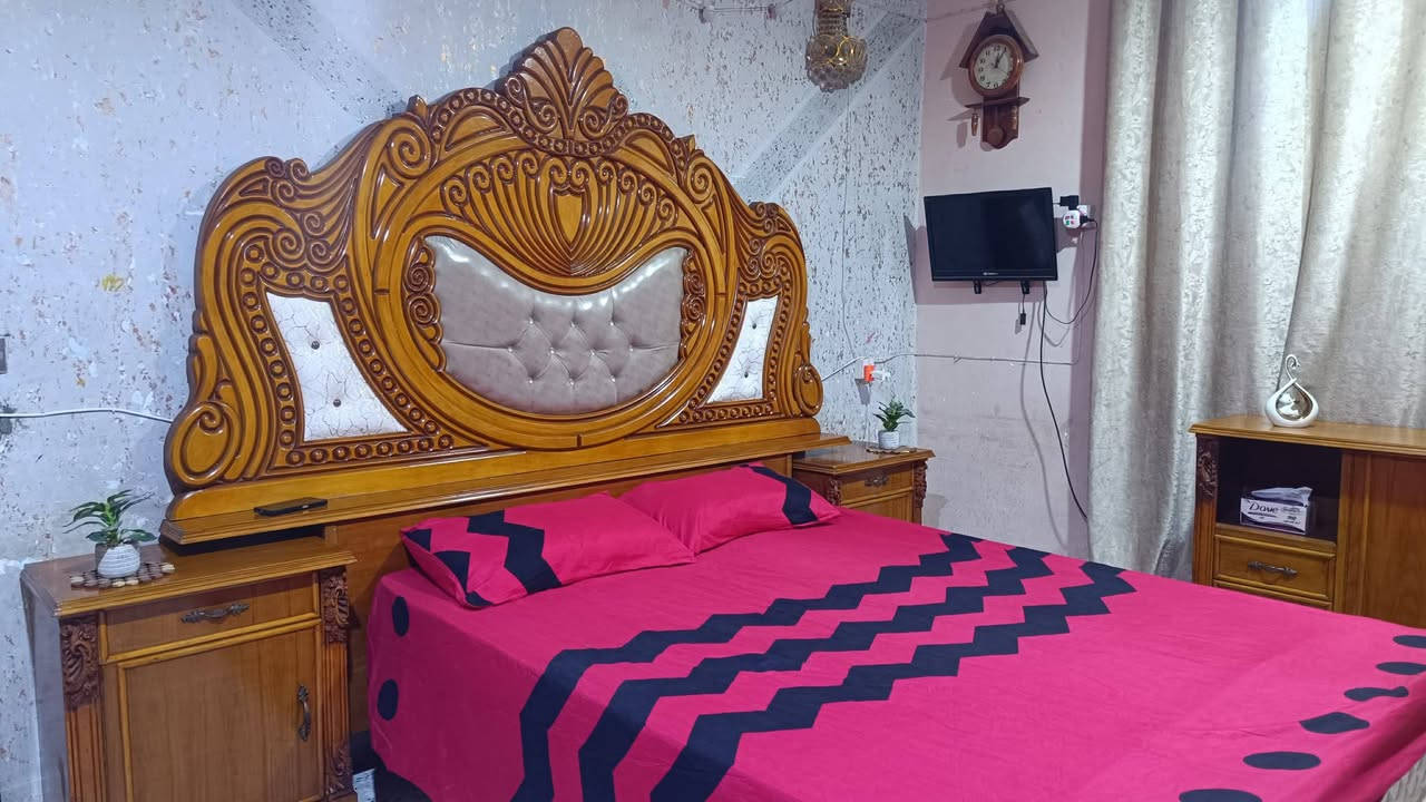 غرفه تسكام صاج داخل وخارج ام السته طابقين ظهر جرجوبه نظيفة مال عرس دنگ زان سقف  بلوك السعر مليون و300 وبيه مجال قليل مكاني محاويل للاتصال ع الرقم ***********
