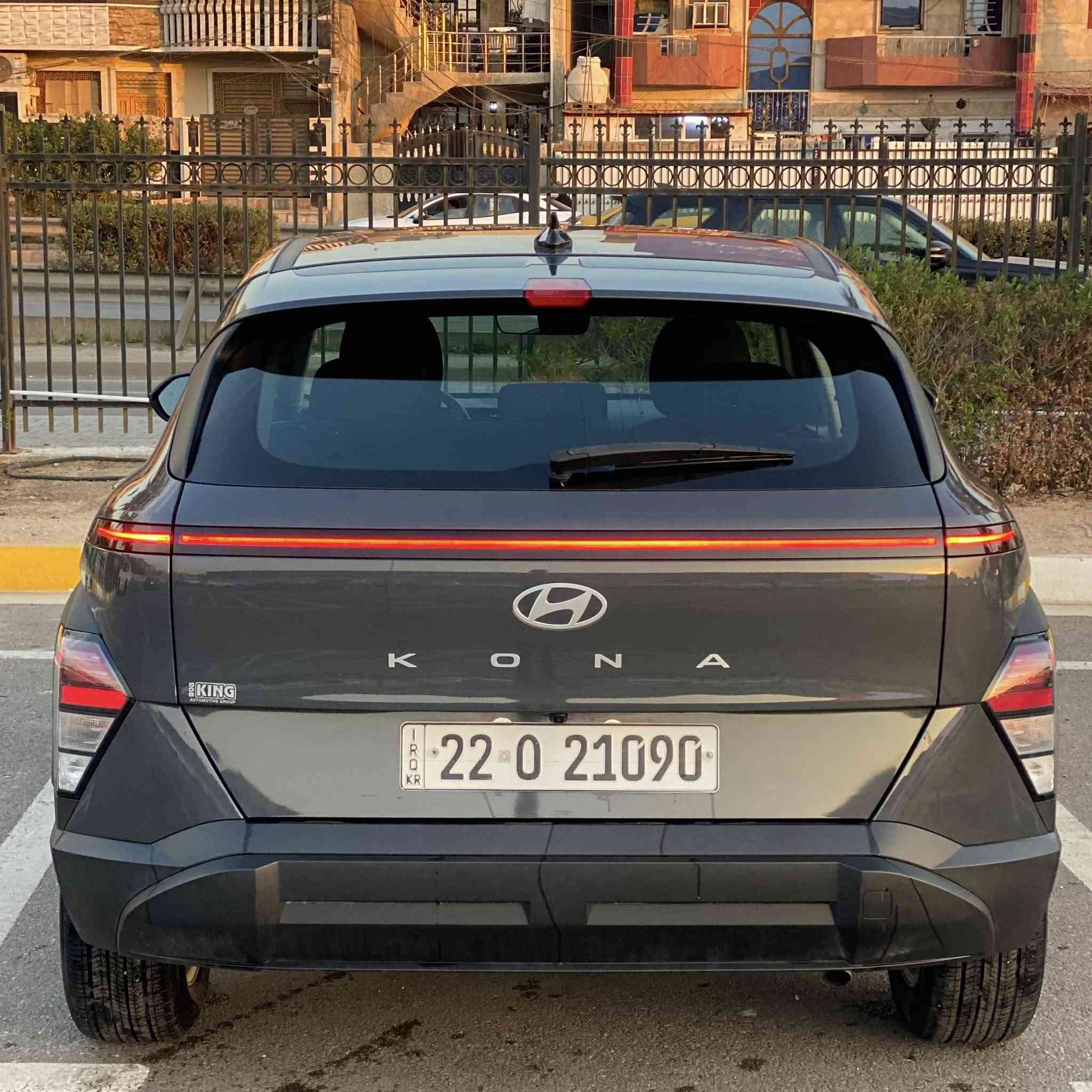 السلام عليكم : للبيع فقط
كونا : موديل ( 2024 ) 
ماشيه : 7 الف 
لون : رصاصي ( نفطي ) 
ا———————————————
حادث : طعجة بحافة البنيد 
بدنه / براكيت / راديتر / تبريد : على وضع الشركة 
رقم : اربيل / تحويل ، وكالة : موجود 
ا———————————————
مواصفات : 
بصمة / تشغيل عن بعد / شاشة كبيرة / 
عداد ديجتال متصل / رادار امامي / وجانبي / 
ويل كب / توقف ذاتي / اطفاء عند الاشارة / 
وبعد بيها مواصفات ……… 
ا———————————————
السعر : 177 وبيها مجال بسيط 
موبايل : *********** 
مكاني : بغداد
