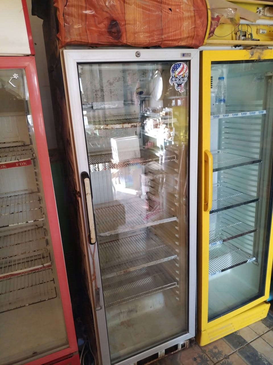 عارضات عدد 3 الوحدة على 250 وبيها مجال  ومجمدة افقية للبيع السعر 650 وبيها مجال بسيط مكاني السماوه قرية سيد جبار ***********
