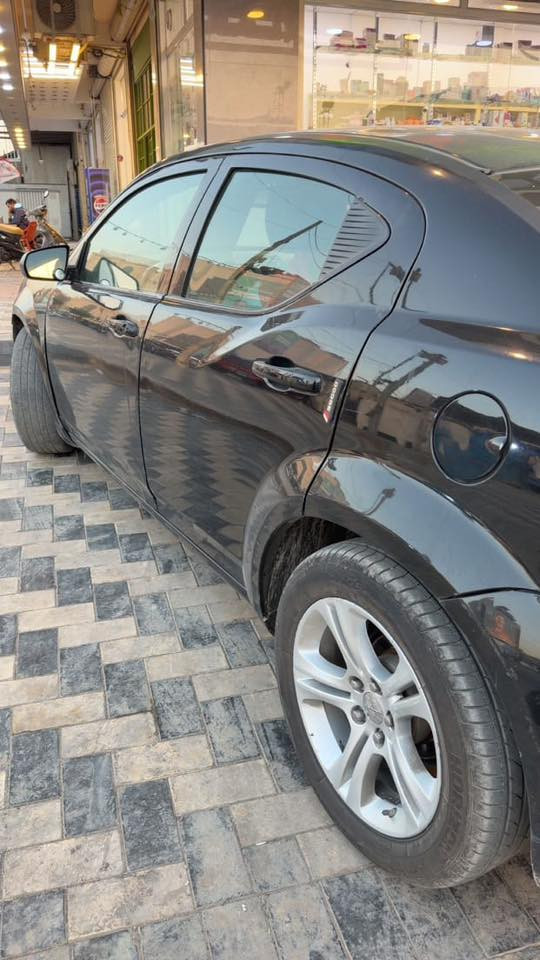 السلام عليكم
دودج افنجر للبيع موديل 2013 
السيارة مصبوغه حزام جماليه 
سنويه جديده تسقط ٢٠٢٨ باسمي تحويل مباشر 
السيارة خير من الله مابيها اي نقص تجي تشغل وتطلع تايرات تخم جديد دوشمه جديده شاشه كلايسلر اصليه كامره خلفيه 
السعر 75 وبيها مجال الشراي يشلع عيني السيارة بل حقيقه احلى 
غير متواجد فيس فقط على الهاتف 
***********
