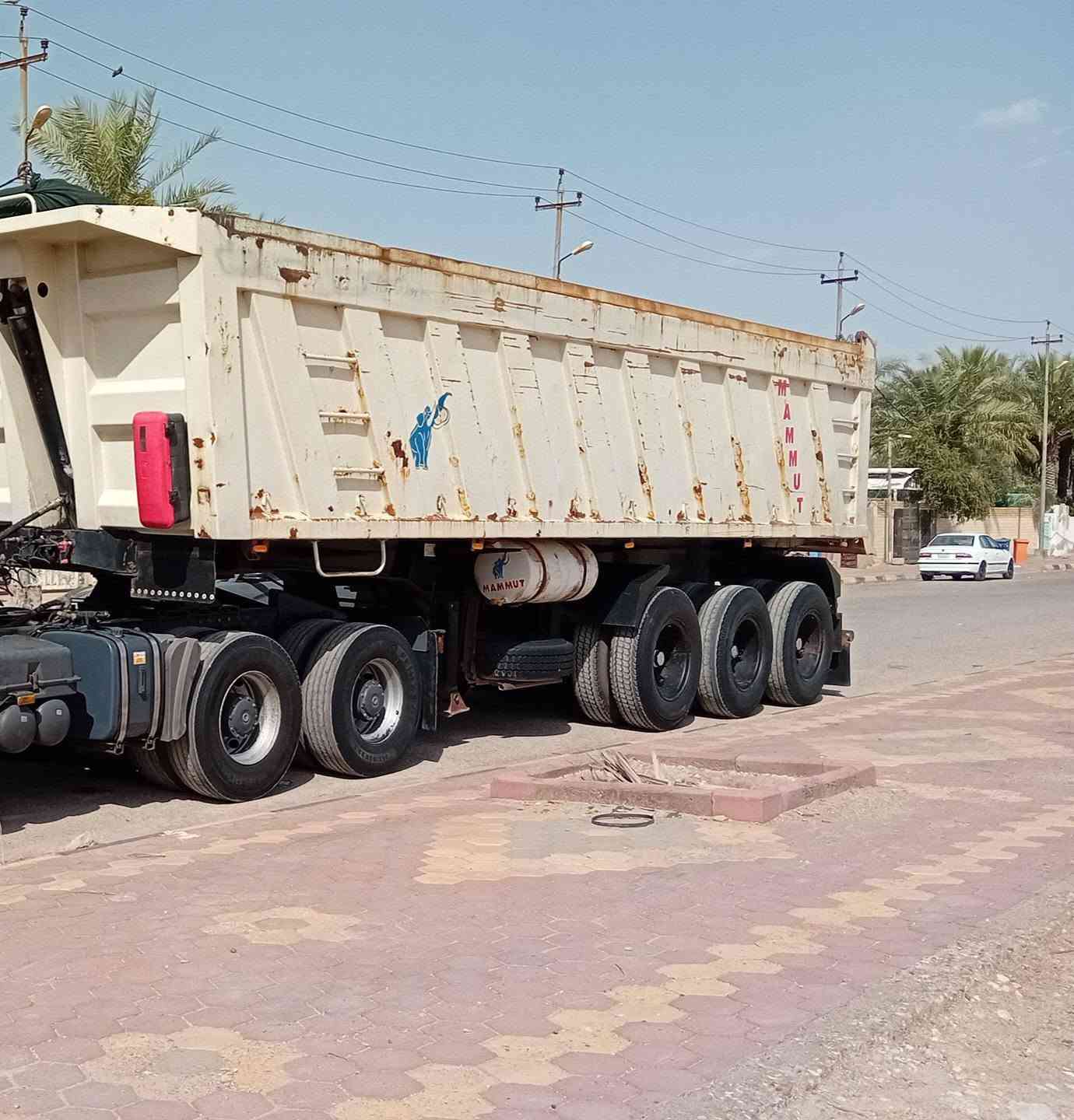 سلام عليكم عربانه ماموت إماراتي عكال عالي الذرعه 46 مكفوله كفاله عامه تخم تاير حداديه جديده ***********
