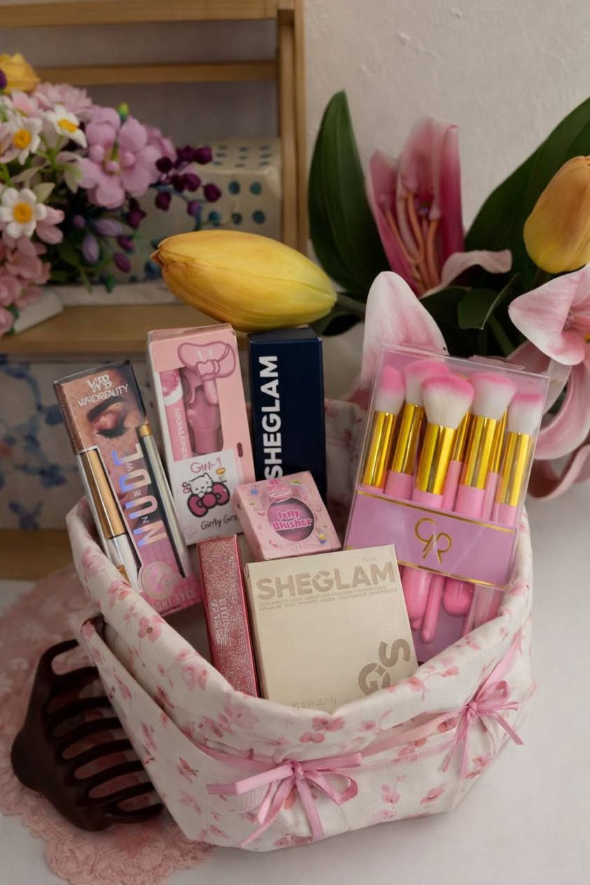 جميلاتنا الحلوات  سوينالكم عرض للمكياج 😍🔥

العرض متكون من :_ 
1:_ مجموعة حمر  علبة   حمر مات من احلى انواع الحمر يجمع بين ترابيات  والبني 

2:_ بخاخ إضاءة للجسم والشعر 😍
3:_ تنت جلاتين للشفة  والخدود يجنن ويعتبر  من احلى انواع التنت  

4:_ كلوس للشفة يجنن 

5:_ علبه مكونه من  مسكارا 
وقلم كحل وايلاينر 

6:_ سيت فرش للمكياج اكثر من 10 قطع فرش يجمع بين فرش الدمج والباودر  والبلاشرر 

7:_ كريم فونديشن اساس تغطيه خفيفه الى متوسطه ينطي مظهر جميل للبشرة

8:_ باودر وجه  شيكلام لتثبيت  المكياج  بطريقه جميله وانيقه

🌟🌟🌟🌟
ليش تشترون من عندنا؟ ✅
ضمان الجودة: المنتجات أصلية ومجربة ومضمونة.
نتائج حقيقية: مو بس كلام، زبائننا هم اللي يحجون عن الفرق.
اذا اول مره تشوفيني اني سحر اوفر افضل المنتجات للعناية بشعر والبشرة والجسم وبأوفر الاسعار تابعني مراح تتندمين 😍🫶🏻

التوصيل بغداد والمحافظات 🚙🚙

#عناية_بالبشرة
#منتجات_تجميل
#جمال_البشرة
#مستلزمات_بنات
#منتجات_العناية
#تسوق_اونلاين
#ستايل_بنات
#فاشن_بنات
#عروض_تسوق
#مكياج_عراقي
#عناية_نسائية
#جمالك_يهمنا
#ترند_عناية
#منتجات_ترند
#عروض_منتجات
#جمال_طبيعي
#ريفيو_منتجات
#بشرة_نقية


**إذا كنت صاحب هذا الإعلان وتريد حذفه لأي سبب، رجاءا أرسل رسالة إلى الدعم الفني**