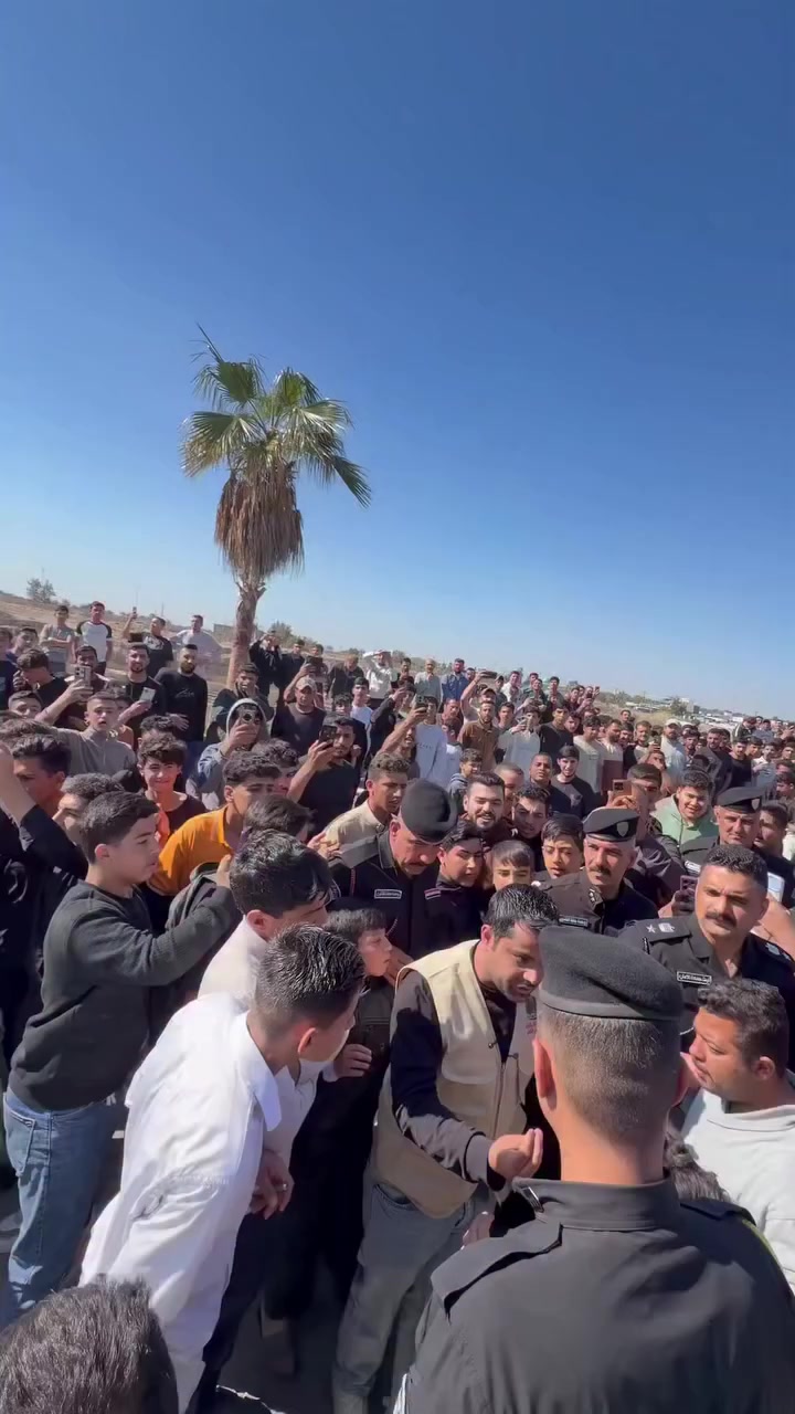 في بعقوبة الاستعدادات قائمة علي  كورنيش  لتسليم السياره .

#بعقوبة


**إذا كنت صاحب هذا الإعلان وتريد حذفه لأي سبب، رجاءا أرسل رسالة إلى الدعم الفني**