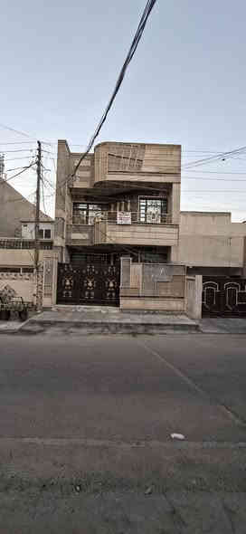 السلام عليكم دار للبيع في منطقة البياع( شارع ١٢ بالثالثة) مقابيل الحديقة الي مقابيل  معارض السيارات قريب جدا على الشارع العام المساحة ( ١٢٥ متر ) الواجهه ( ٦ وربع ) نزال (٢٠متر ) سند مستقل ملك صرف للاستفسار ***********  واتساب 
١- ملاحظة :-
-------------------
موجوده صور البيت ومقطع فديو الي يريد يدخل خاص او الرقم بيه واتساب ارسلهن اله
٢- تفاصيل الدار :-
---------------------
* الطابق الارضي : يتكون من طرمة ومطبخ واستقبال وهول وغرفة نوم  ومناور عدد ( ٢ )  وصحيات عدد ( ٢ )
*الطابق الاول:  يتكون من غرف نوم عدد(٢) وصحيات عدد واحد وكليدور وبلكونه
* الطابق الثاني  :  بيتونه كبيرة وسطح امامي وسطح خلفي
