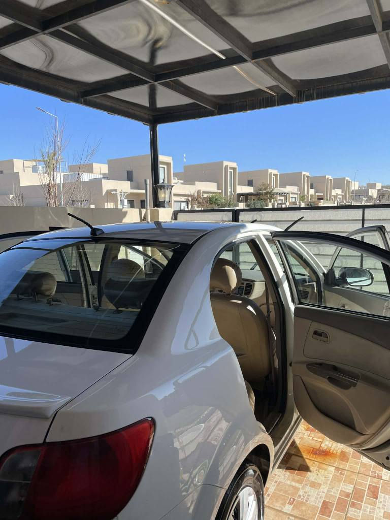 كيا ريو موديل ٢٠١١ توماتيك مكينه گه وره ١٦
تنها بونيتي سبوخه گير تماتيك بي ليداران 
رقه مه و ژينگه و ريگاو بان نويه به شه ر تي هه مو شت 
سياره كه جاهزه 
له هه و ليرم *********** أربيل, العراق
