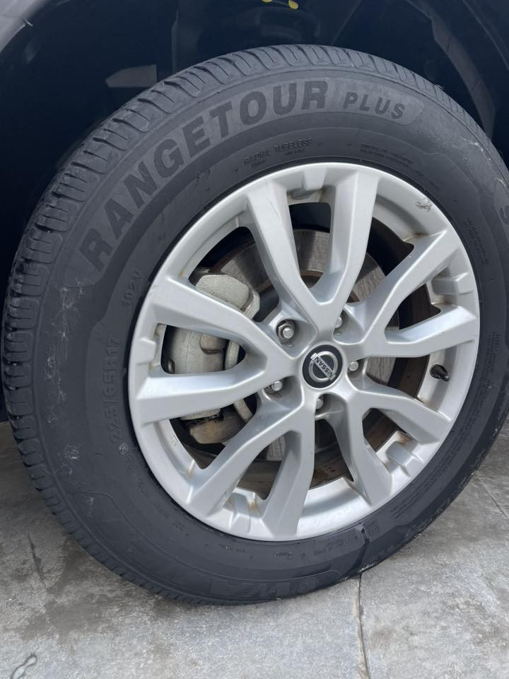 للبيع نيسان اكس تريل لون ابيض خليجي موديل 2019 ماشيه 57 الف مكفوله عده شبر بارد المكان بغداد حي العدل او حي الجامعه الاتصال *********** 
ماشيه 57000
7 راكب
السعر 174 ورقه
