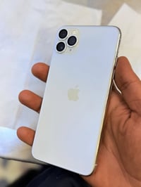 آيفون ١١ برو ماكس • ٦٤ • نضيف