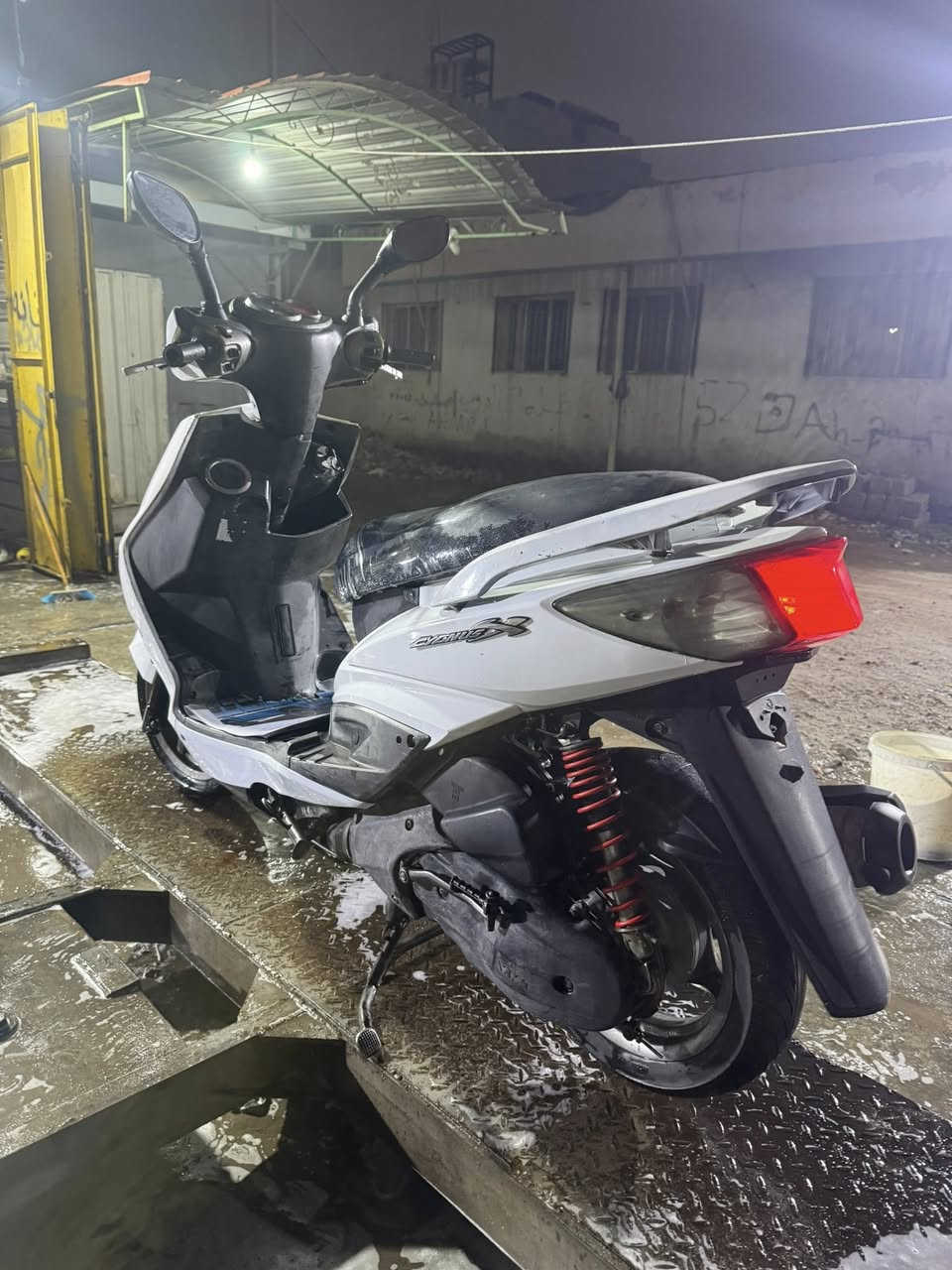 سلام عليكم سكنس فحل للبيع نوزل دراجه خير من الله شلعه تشك الكاع ومعدل يخبل دراجه ماشيه 16 الف بلاديييي لحد يجي ويكلي مصفرها مكاني شارع فلسطين ***********
