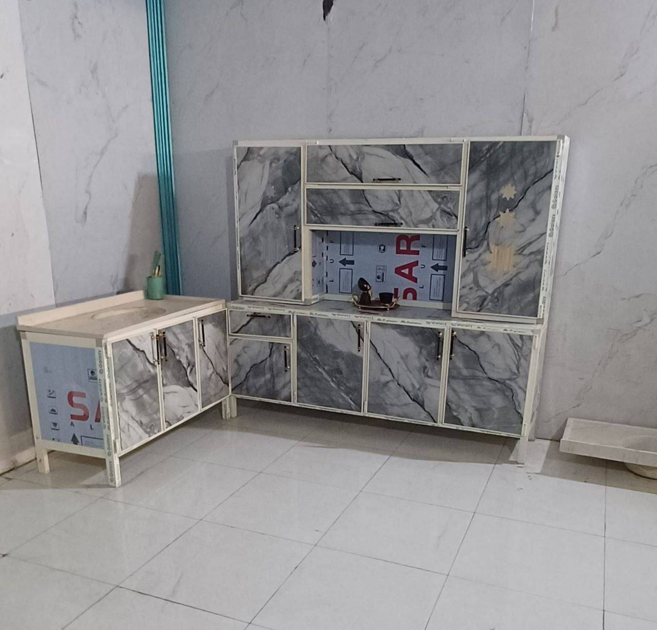 كاونتر مترين  مع ملحق مترين   مع سنك مرمر متر و20
السعر 280 الف


**إذا كنت صاحب هذا الإعلان وتريد حذفه لأي سبب، رجاءا أرسل رسالة إلى الدعم الفني**