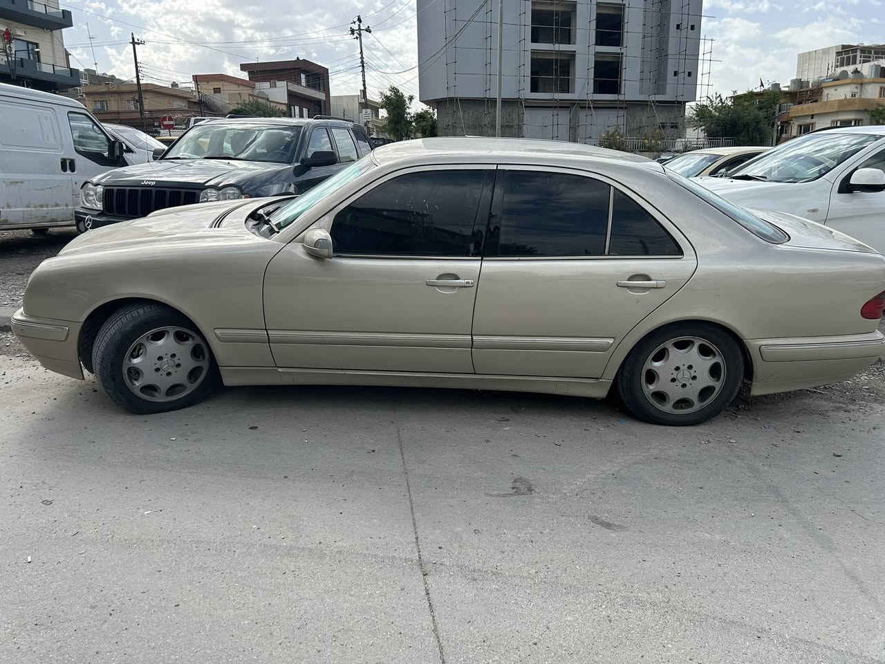 سلام عليكم ورحمة وبركاته مرسيدس ام عيون موديل ٢٠٠١  سياره درع بلاد محرك گير جديد مكان سليمانيه تراوس ولبيع سياره بدون رقم  ***********

