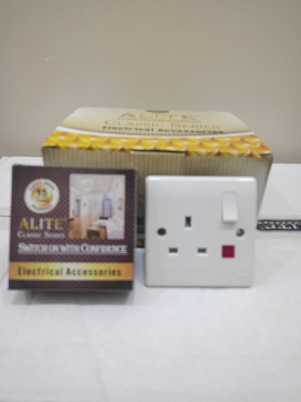 بلك سويج الأيت اصلي نحاس سعر الكارتون 100 قطعه ب80
لتواصل ع رقم 
***********
