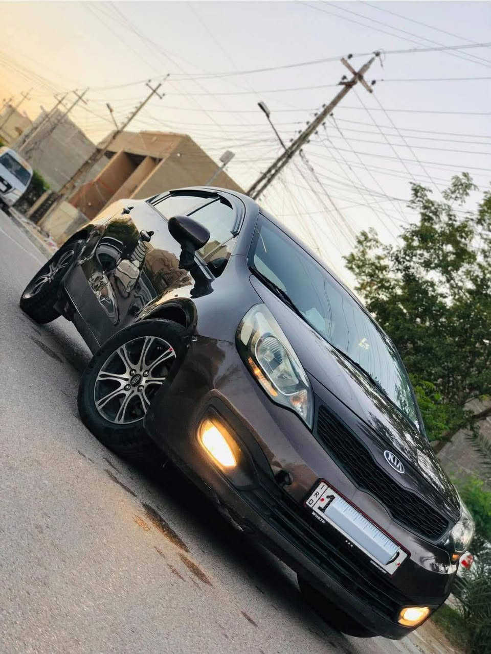 كيا ريو ٢٠١٥ خليجي مكينة ١٦٠٠ دبل قطرة رقم بغداد الدولي سنوية وهزه جديده
مكفولة من الحادث بيها ٤ قطع مرشوشه فقط اثر شخط ع الطول بدون دواخل وبيها طعجات موضحه بالصوره جانت مشدوده عليها سيبايه 
مكينة وكير مكفولات صدر وتخم تاير جديد 
تبريد ثلج سيارة جاهزه  
تقليل صرف بانزين eco
السعر ٨٠ 
***********
