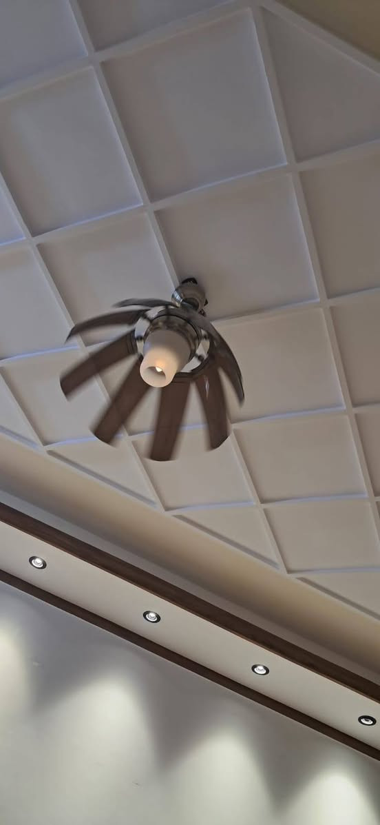 السلام عليكم بنكه ٨ريش مستعمله شئ بسيط ام  ريمونت مشتريها ب١٥٠ واعيدها ١٠٠ بنكه حلوه ومرتبه ( الرقم ) ( ***********
