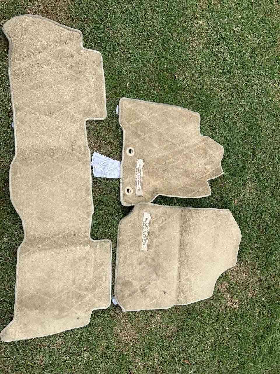 السلام عليكم أرضيات لاندكروز ٢٠١٤مخزنات جدد  بس عليهن تراب ممغسولات السعر ٧٥الف المكان  بغداد الحريه الدولعي رقم الهاتف ***********
