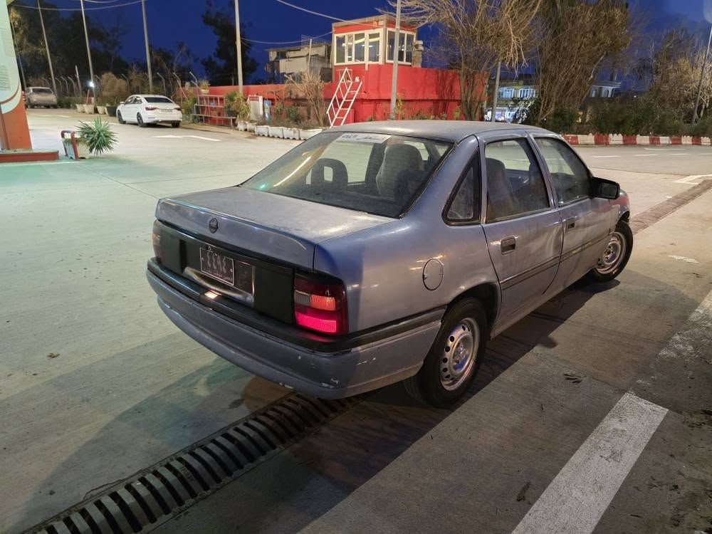 فرۆشتنی خێرا ماڵی فەقیر 
هەموو گیانی بەشەڕتە بەراستی ماڵی دۆستەو زۆر مەزبووتە 
ئۆپڵ ڤیکتڕا مۆدیل 1993 گێر تۆماتیک مەکینە 20 ئیفرۆی کەپس وەک سەحات ئیش دەکات 
داحموو لێدراوی پیوە نیە زۆریش مەزبوتە بەراستی ماڵی فەقیرە 
پاوەڕ تەجیل گەرمی بریک فڵچە هەموو گیانی مەزبووتە بەنزین کەم دەخوات 
هەیکەلی زۆر خاوینە بەس نەشۆڕاوە 
گێروو مەکینە بەشەرتی فیتەرە 
شوێن رانیە *********** کۆتای $14 رانية, السليمانية
