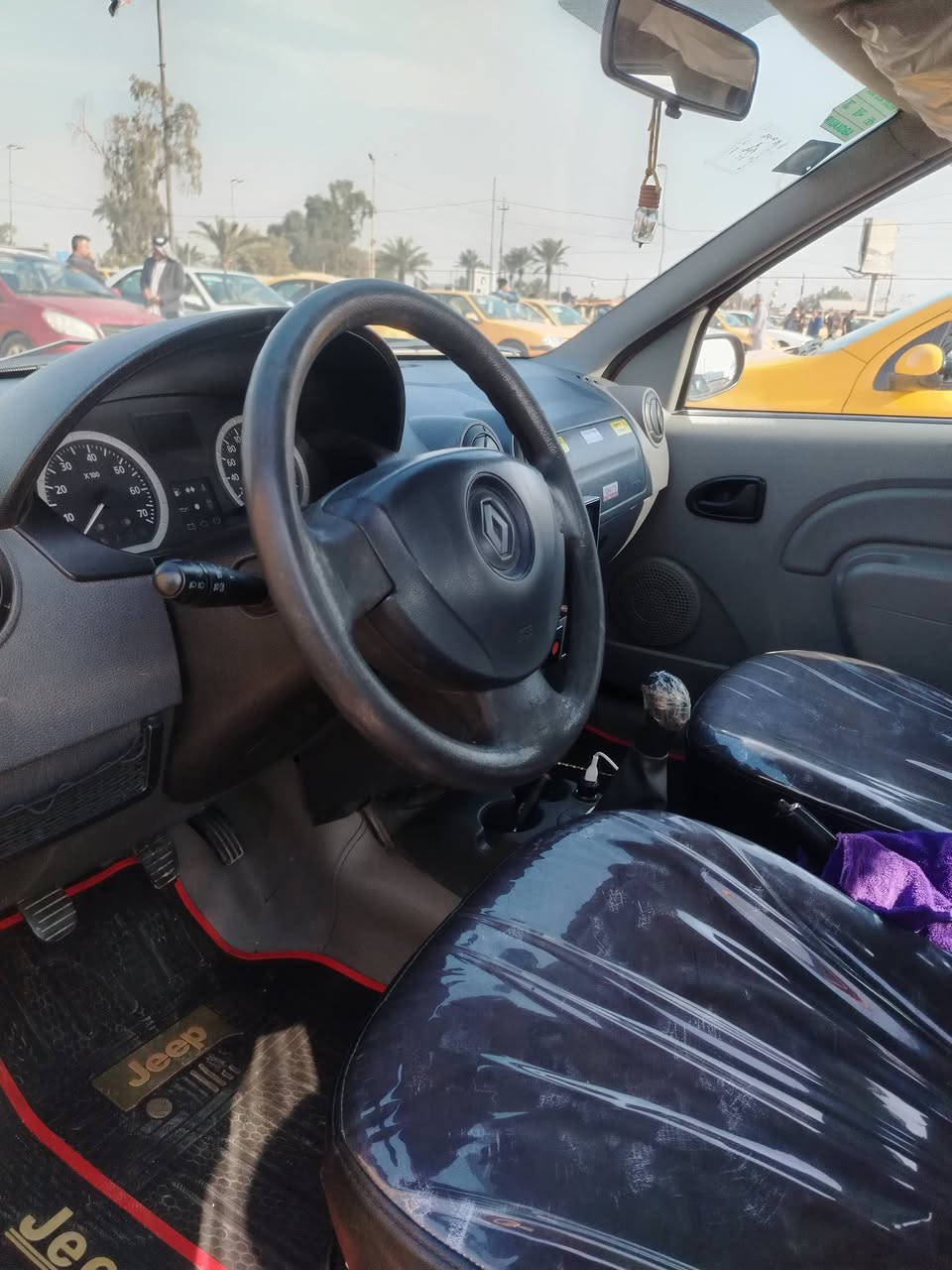 رينو موديل ١٧ مكفوله من الضربه وال صبغ محرك حاويه تخم تاير السعر٧٠ وبيه مجال قليل مكان بغداد اتصال *********** غير متواجد عل فيس
