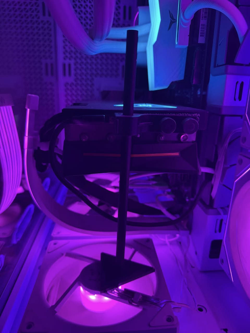 للبيع مستعمل
القطع

 CPU: 5600x 

GPU : rtx 3070ti igame vulcan

 water cooler deep cool: 360mm

M.b : x470  aorus

corsair ram : 2*8 3200

Power supply: gigabyte  850 +80 gold fally

Hard : 256 nvma+ 512 nvma+ 2 tb SSD sata

السعر 1,700,000

كل كراتين قطع موجودة 

التجميعة بصورة الفوك والفديو والكارت صور جوة


**إذا كنت صاحب هذا الإعلان وتريد حذفه لأي سبب، رجاءا أرسل رسالة إلى الدعم الفني**