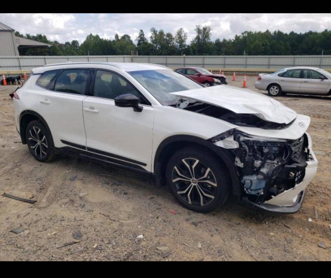 كراون موديل 25 XLE ماشيه 17 السياره حاليا بالميناء ترهم كتاب شهداء
ابيع السياره بفلوسه بسبب الكمرك السعر 227$

***********

***********
