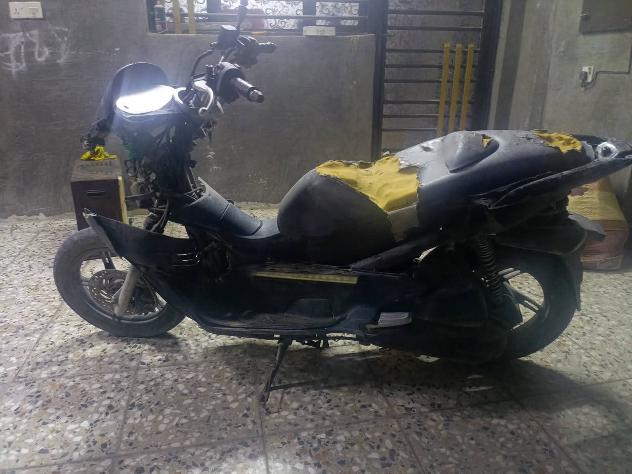 سلام عليكم دراجه نوع pcx جيل اول  دراجه كبال عينك للبيع اومراوس بدراجه ايراني تواصل خاص او رقم ***********
