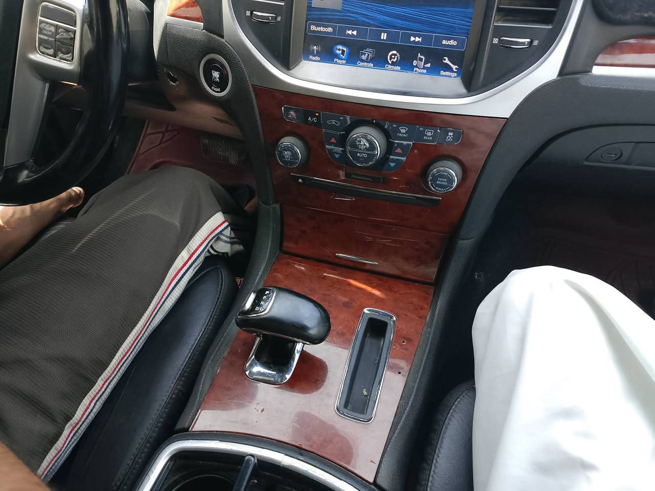 سلام عليكم سياره ادوات اوباما 14 كص جنطه مكينه 3600 سياره دخول جديد مكينه وكير وحداديه كفاله متومه رقم شمالي طبق الاصل رقم نكليزي عنوان البصره السعر 67 وبيها مجال حك الجيه ***********
