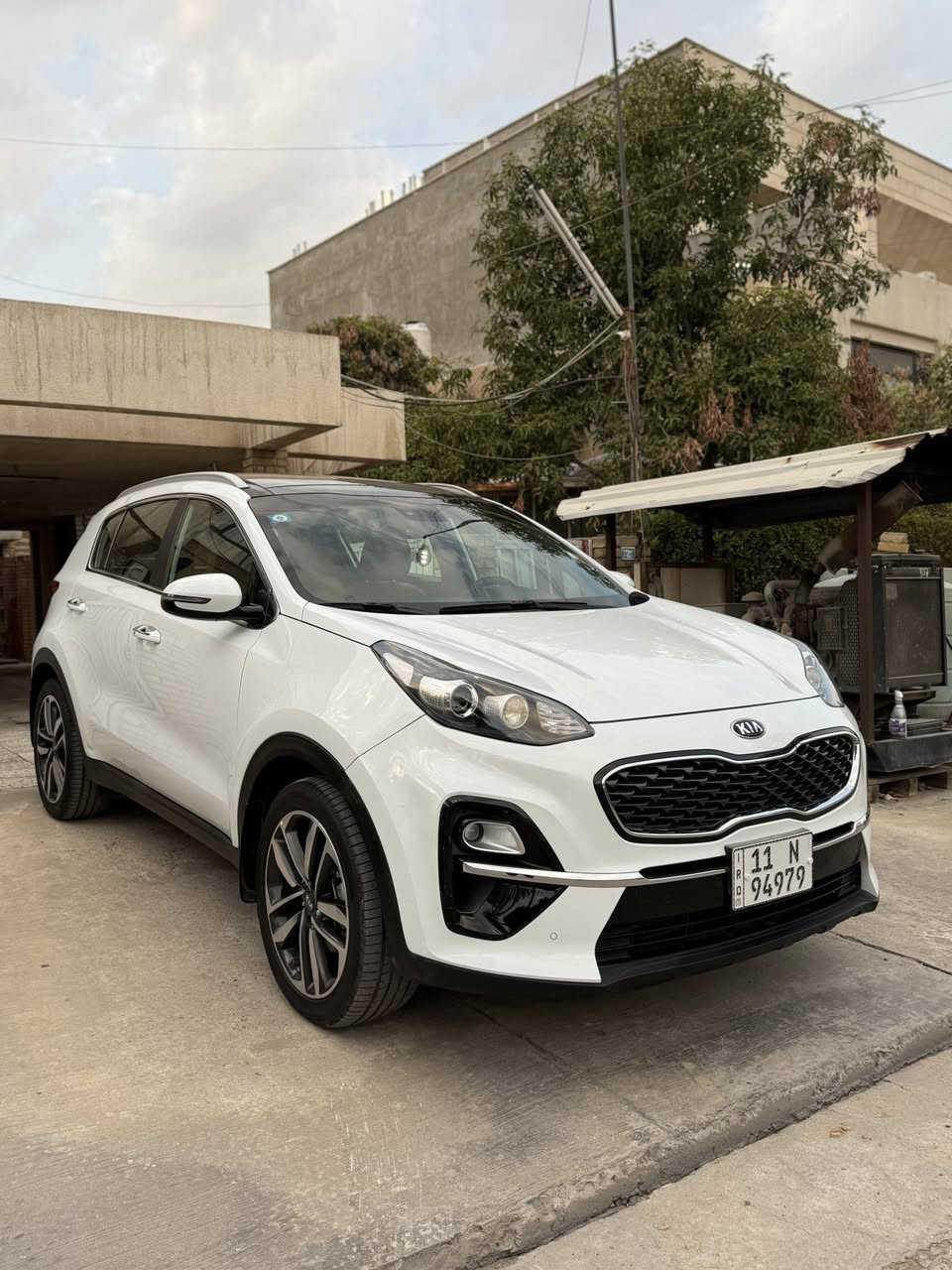 السلام عليكم للبيع سبورتج 2020 ماشيه 39000الف كيلو حقيقي لون ابيض داخل بيجي سياره بنروما بصمه كشنات كهرباء  شاشه كامره خلفيه رقم بغداد رقم وهزه جديده اب اسمي سياره مكفوله من صبغ وتبديل 
‎مكانه بغداد المنصور
***********
