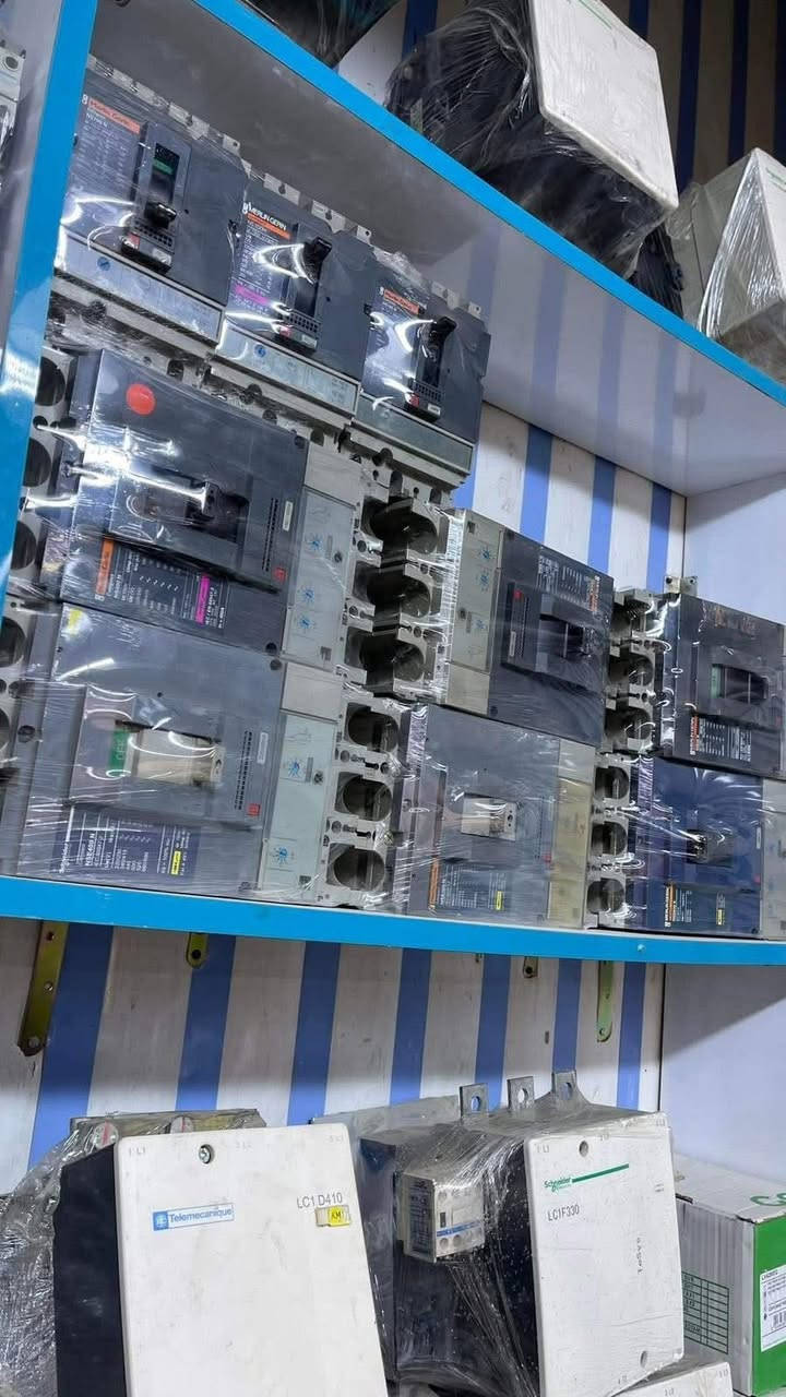 السلام عليكم ورحمة ‎اُللّـﮧٰ وبركاته 
وصول وجبات abb - شنايدر قاطع و كونتكتر 
باله - باكيت نضافه فوول عنوانه عكد النصارى خلف جامع ابو التمن او الاتصال *********** 
واتساب توجد خدمه توصيل لجميع محافظات العراق
