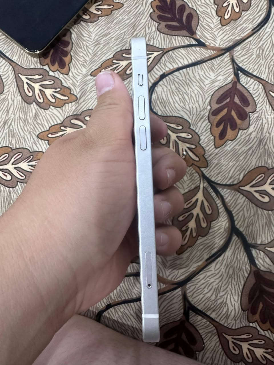 ايفون 12 عادي للبيع اي عيب مابي كله بلادي ذاكره 64 بطاريه 75 سعر 300 بي مجال عنواني طوز خورماتو يم جامع سيد هاشم رقم موبايل ***********
