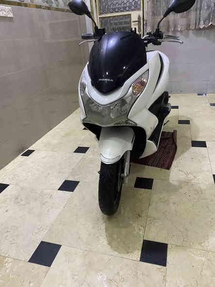 سلام عليكم 
pcx جيل اول 
ياباني مكينه 125 
مكفوله كفاله عامه مكينه وكفر 
دراجه جديده مكينه بالكارتون ✅
حساس ازحام حساس استان كله شغال 
مابيها اي نقص 
قاعده موبايل يدات نيكل 
السعر 1650 
العنوان بغداد الرأسه شارع عشرين 
***********
