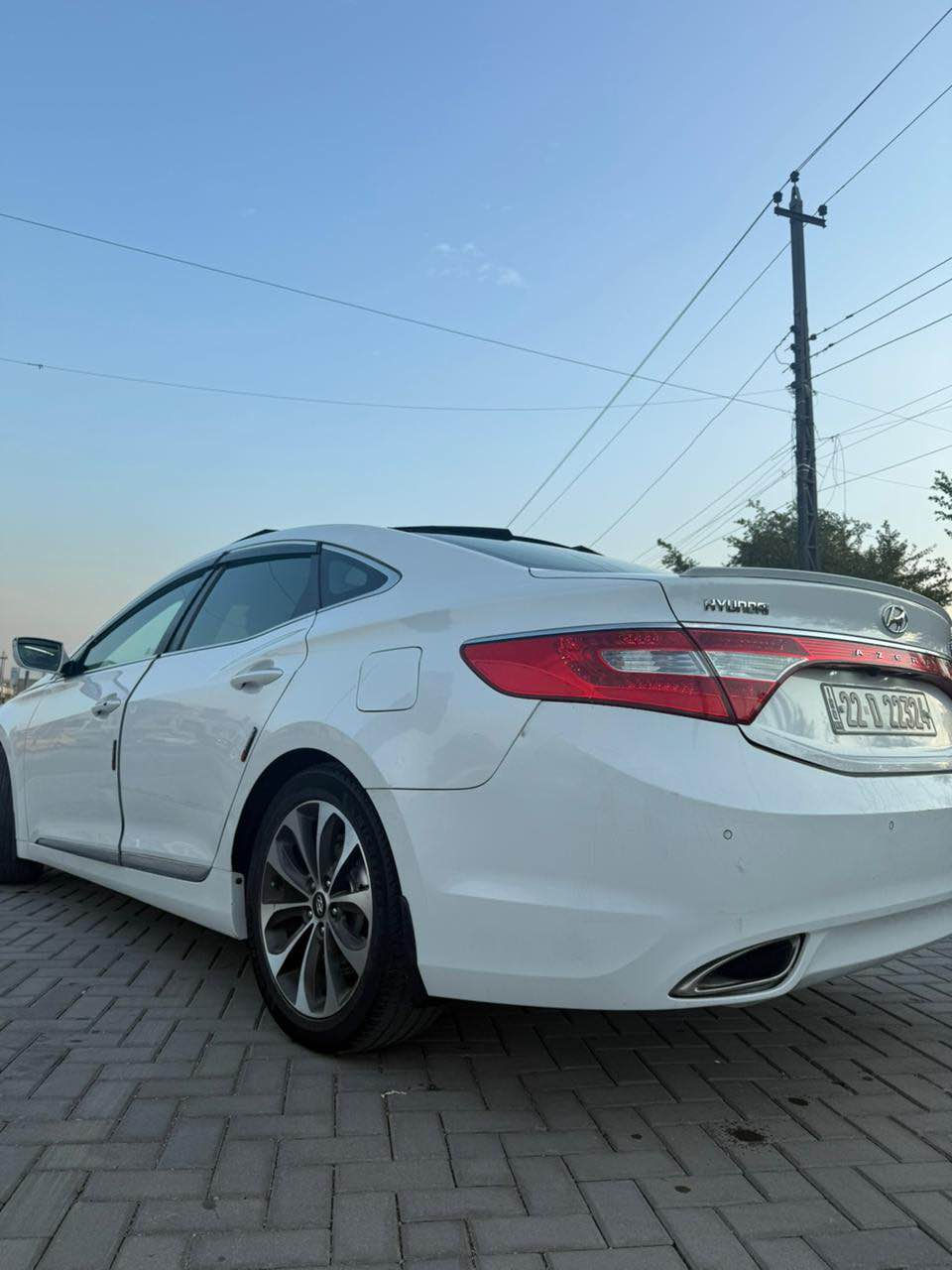 السلام عليكم للبيع ازيرا ٢٠١٤ خليجي بدون اي حادث او صبغ فقط بارد ومكحل بالباب الخلفي سياره فول مواصفات تحويل مباشر خاليه من العيوب والعطلات وعليهه ادامه كامله موجوده في حي الجهاد السعر ١٤٢ ورقه بيهه مجال بسيط للاستفسار *********** وشكرا بغداد, العراق
