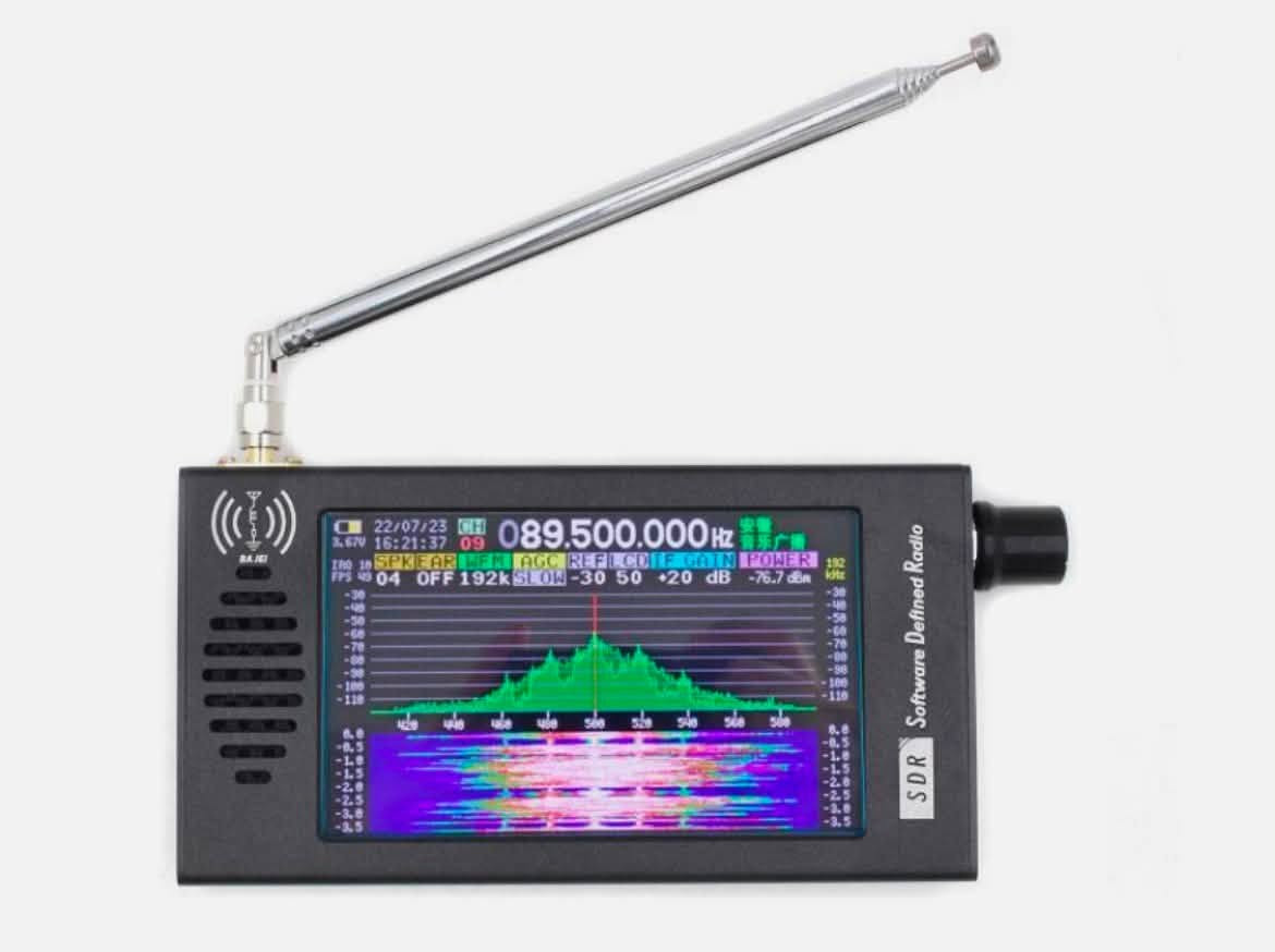 متوفر الراديو الاحترافي احدث اصدار V5
SDR V5 DSP Receiver

📻 نطاق الترددات المدعومة ..

مدى التردد الشامل: من 100 كيلوهرتز وحتى 149 ميجاهرتز.

نطاقات البث المغطاة:
LW (الموجات الطويلة)
MW (الموجات المتوسطة)
AM (تعديل السعة العام)
SW(الموجات القصيرة وعشاق اللاسلكي HAM Radio
FM / WFM (البث الإذاعي التجاري وعالي العرض)
AIR-Band (نطاق اتصالات الطيران الإذاعي)

🎛️ تقنيات معالجة وفك تشفير الإشارة (المخطط الداخلي) .. 

معمارية المعالجة: يعتمد على نظام الراديو المحدد بالبرمجيات (SDR) والمعالجة الرقمية للإشارات (DSP).

المعالج الميكروي: معالج متطور من نوع Cortex-M4 MCU لإدارة العمليات والتحكم بالشاشة والبيانات.

وحدة الترميز (CODEC): تتضمن محول رقمي-تناظري وتناظري-رقمي (AD / DA) لتمرير الصوت ومعالجته رقمياً عبر بروتوكول I2S.

نظام خفض الضوضاء وتثبيت التردد:

يحتوي على مذبذب كريستالي معوض حرارياً TCXO لضمان ثبات التردد العالي وعدم انزياحه أثناء الاستخدام الطويل.

مضخم إشارة منخفض الضوضاء LNA متكامل لرفع حساسية التقاط المحطات الضعيفة.

مرشح تمرير منخفض LPF لتنقية الإشارة وفصل التداخلات.

💻 الشاشة والواجهة الرسومية ..

 نوع الشاشة: شاشة باللمس ملونة مقاس 4.3 بوصة بتقنية IPS عالية السطوع والوضوح.

دقة الشاشة: 800×480 بكسل.
العرض الطيفي: تدعم عرض النطاق الترددي الفوري (عرض الطيف) حتى 192 كيلوهرتز مع خاصية مخطط الشلال (Waterfall Graph) لتتبع الإشارات النشطة بصرياً في الوقت الفعلي.

🔋 الطاقة والبطاريةالبطارية المدمجة: 
بطارية ليثيوم بسعة 3000 مللي أمبير (3.7 فولت).

فترة التشغيل: تدوم ما بين 10 إلى 12 ساعة من الاستخدام المتواصل (تتأثر بمستوى الصوت وسطوع الشاشة).

منفذ الشحن: يتم شحنها وتوصيل البيانات من خلال منفذ USB Type-C الحديث.

🔌 المنافذ والهيكل الخارجيمخرج الصوت: 

مضخم صوت مدمج (PA) يدعم مكبر الصوت الداخلي، بالإضافة إلى مخرج 3.5 مم لتوصيل سماعات الرأس الاستريو.

منفذ الهوائي: مقبس ذهبي من نوع SMA أو BNC (حسب الفئة الفرعية المصنعة للهيكل) لربط الهوائي التلسكوبي المرفق أو الهوائيات الخارجية.

مادة التصنيع: هيكل معدني متين بالكامل مصنوع من سبائك الألومنيوم المقاومة للصدمات والتشويش الكهرومغناطيسي باستخدام ماكينات CNC.

السعر والتفاصيل خاص .. ✉️
متوفر توصيل .. 🚕


**إذا كنت صاحب هذا الإعلان وتريد حذفه لأي سبب، رجاءا أرسل رسالة إلى الدعم الفني**