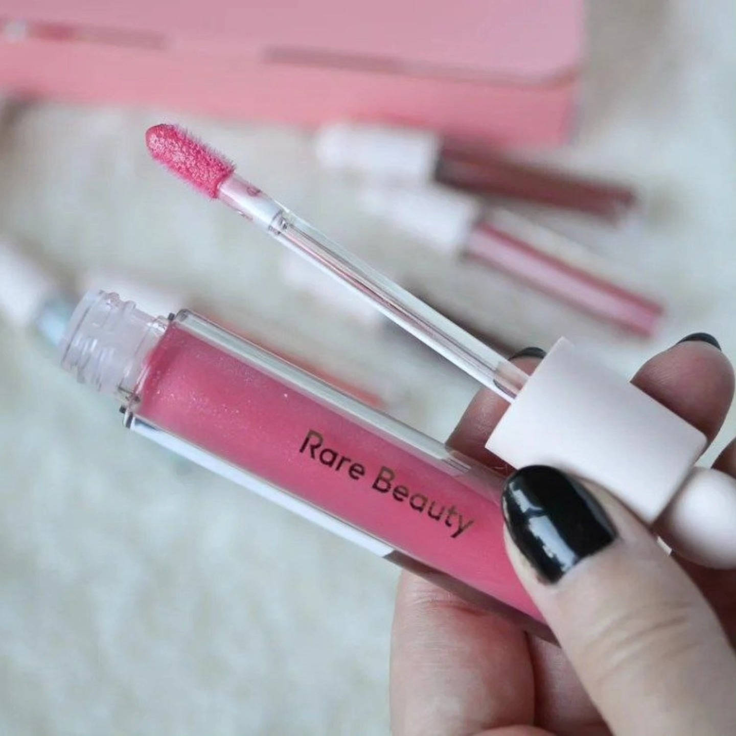 گلوسات رير بيوتي  Rare Beauty 🫦⋆౨ৎ˚🍓 تدرجات تمووت ترطب وتعطي فوليوم 
تناسب جميع الأوقات واللوكات ⏰
ومتشقق الشفه نهائي ترطب الشفة وماتخليها تيبس ✨😍
أختاري اللون الي يعجبج وجربي  !! 🙈

القطعـة 3
القطعتين 5
ثلاث قطـع 7

📍ملاحظة📍هذا المنتج مايطلع بطلبية وحدة الة مع الطلب منتج ثاني بي توصيل.


**إذا كنت صاحب هذا الإعلان وتريد حذفه لأي سبب، رجاءا أرسل رسالة إلى الدعم الفني**