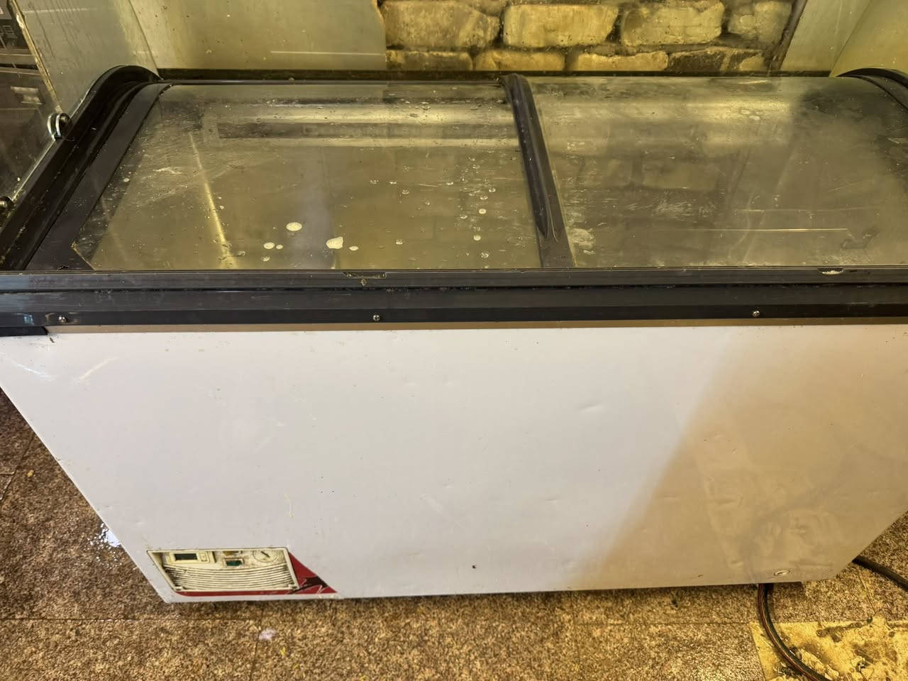 السلام عليكم اغراض مطعم للبيع 
***********
