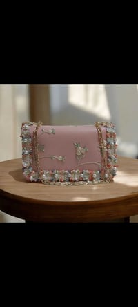 حقيبة أنثوية • لمسة ذهبية • توصيل ٤٨ ساعة