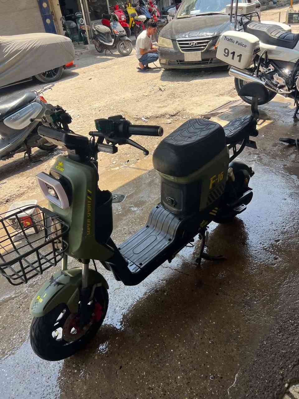 سلام عليكم لبيع F16  سعر 350 وبي ضمان يوم ماكو هيجي شي ابد الجديد ما بي ضمان
فول المرغوب 
5 بطاريات دبل قدره الباتري  25 امبير 
المسافه اليمشيها من 37. ال 40 كيلو شرط في شرط 
ملف 2000
4 نمر شرط طلقه 
مكاني موصل  متوجد بل دواسه سوك الماطورات 
و زيونه يم المرور 
***********. 
سعر 350 الف  و الباتريات شرط وبي ضمان يوم اذا يصرف شحن يرجع 👍  
ملاحضه القفل مال صندوك عاطل و بي هاذا الفطر بل درع  ما يضر شي
بي بلوتوث 
ونشرات لايتات شي يخبل
