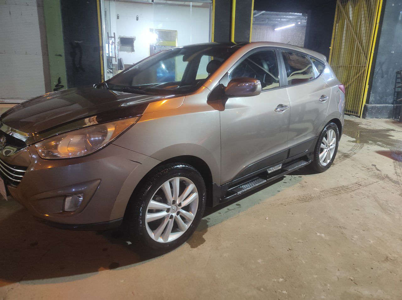 توسان 2010 وارد امريكي 
بانوراما 
كير توماتيك
ويل 18
السعر المطلوب 130
كلين بدون حادث 
***********
***********
